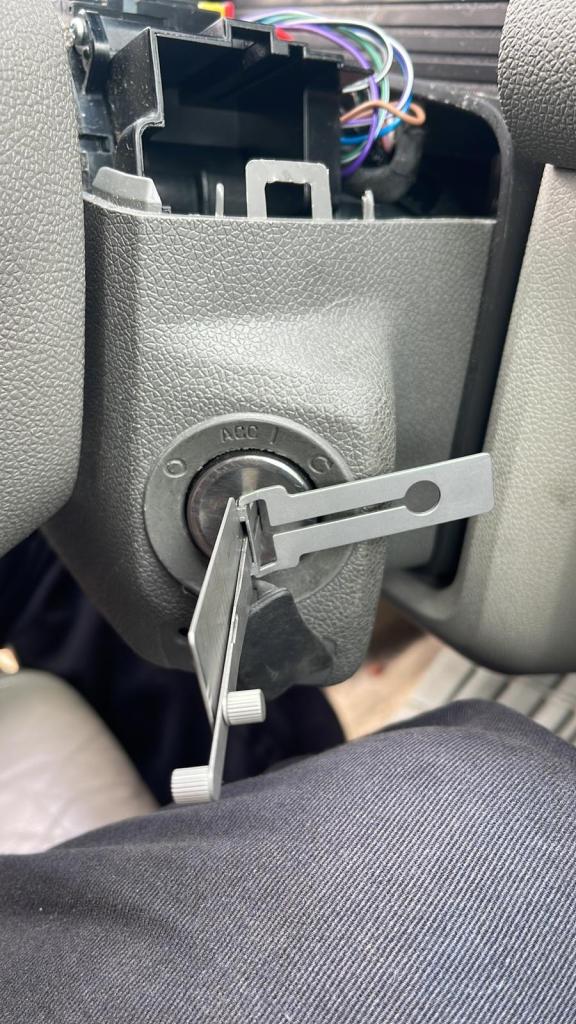 Pricing considerations for emergency locksmith services